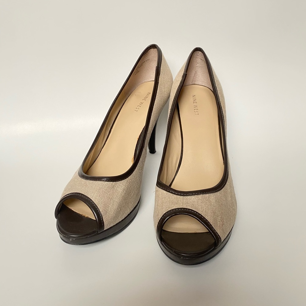 Nine West Twirlo Peep Toe Heel Size 9.5